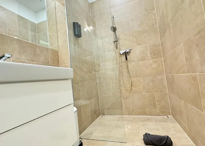 African Paradise With Jacuzzi & Sauna Apartamento Viena